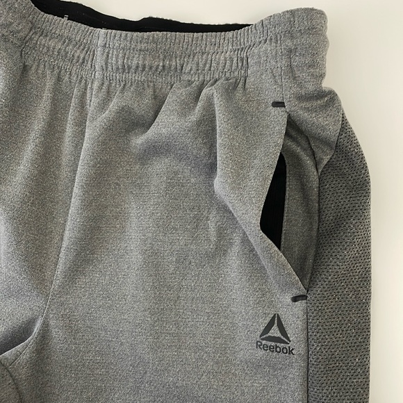 Reebok men’s Medium grey heather sweatpants‎ joggers. EUC - Picture 4 of 11